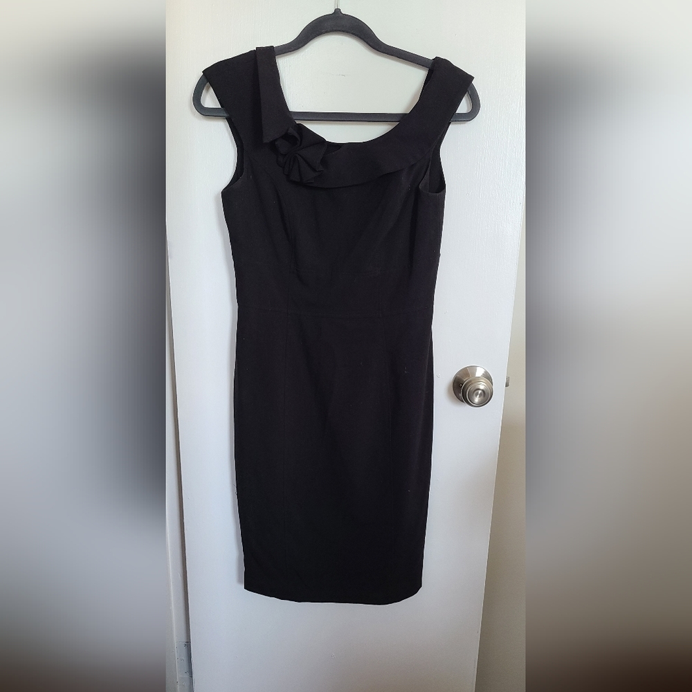 Black Tahari size 4 cap sleeved dress